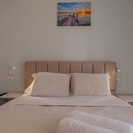 Esel Apartments Sarandë Exteriör bild