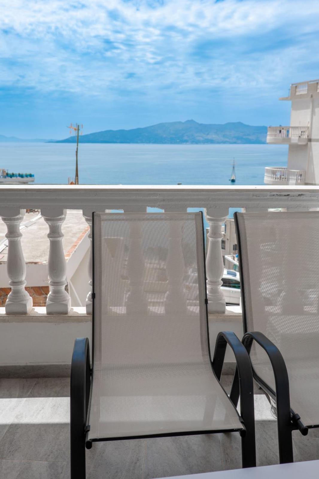 Esel Apartments Sarandë Exteriör bild