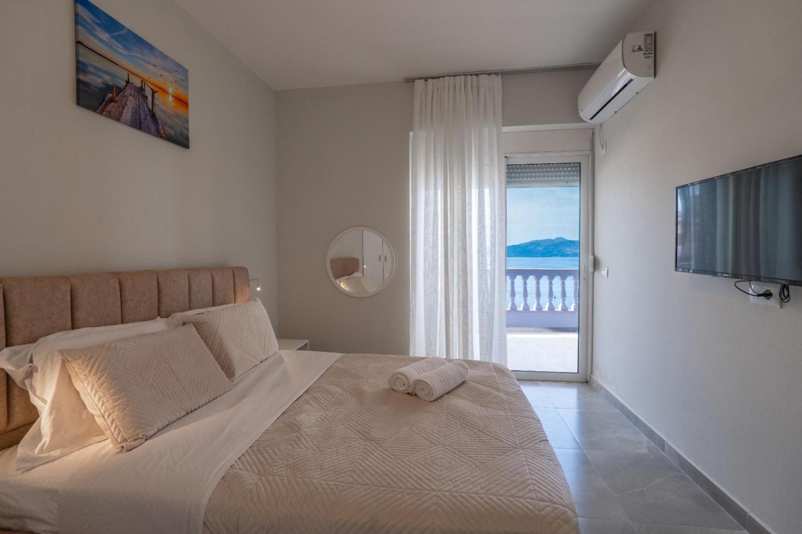 Esel Apartments Sarandë Exteriör bild