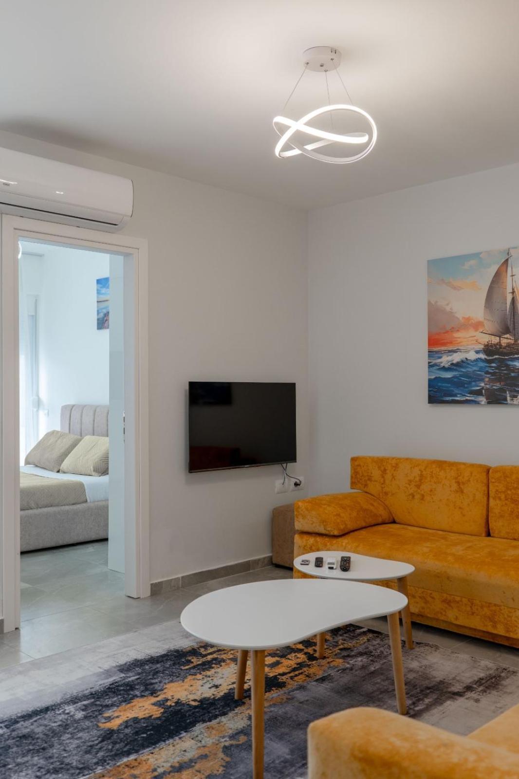 Esel Apartments Sarandë Exteriör bild
