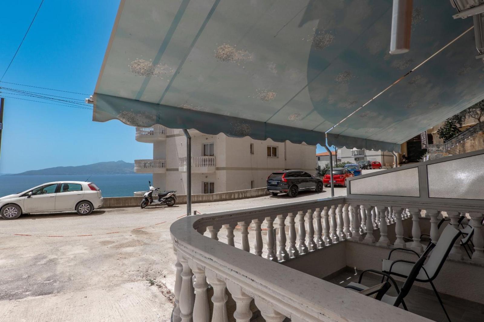 Esel Apartments Sarandë Exteriör bild