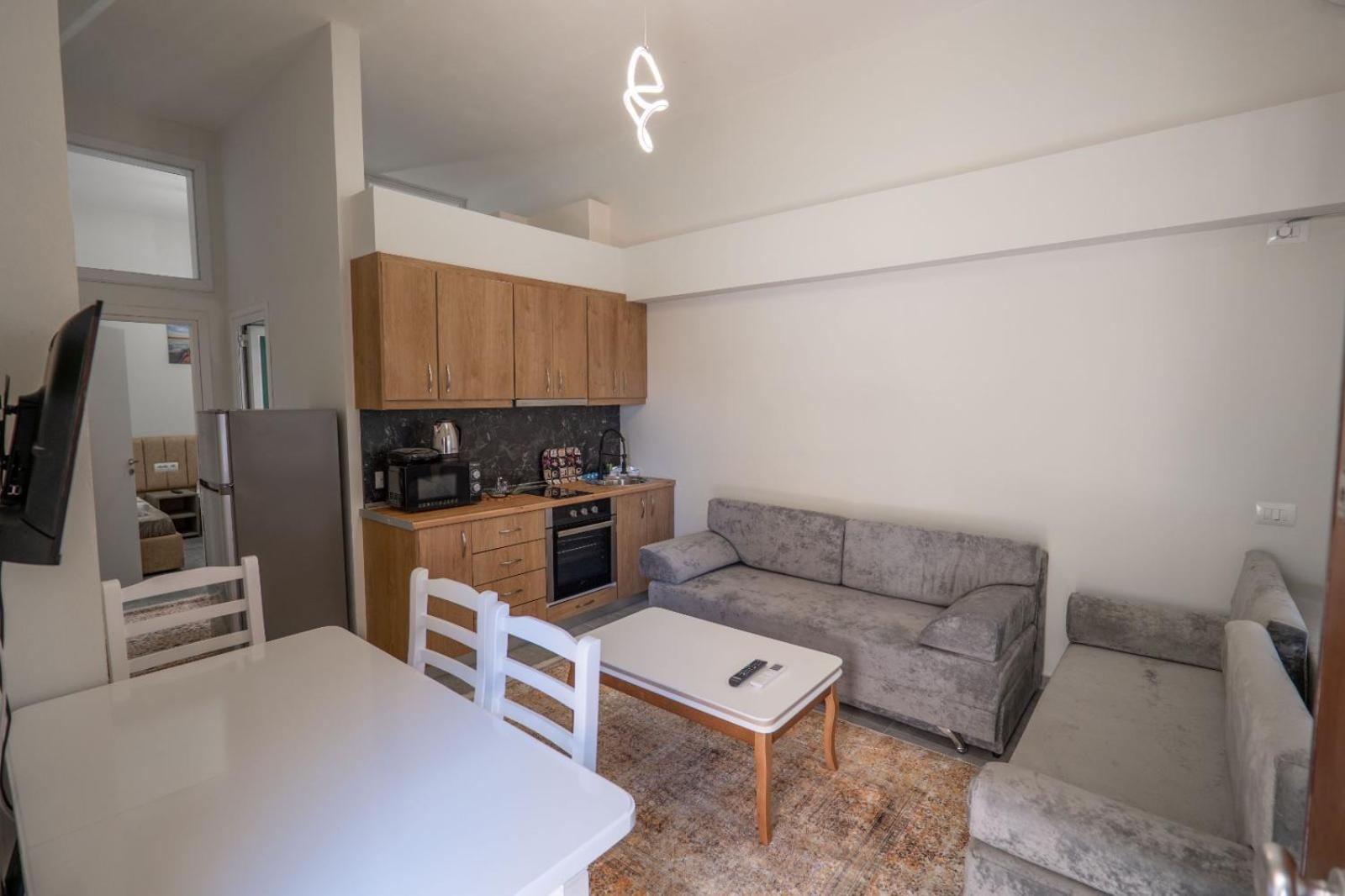 Esel Apartments Sarandë Exteriör bild