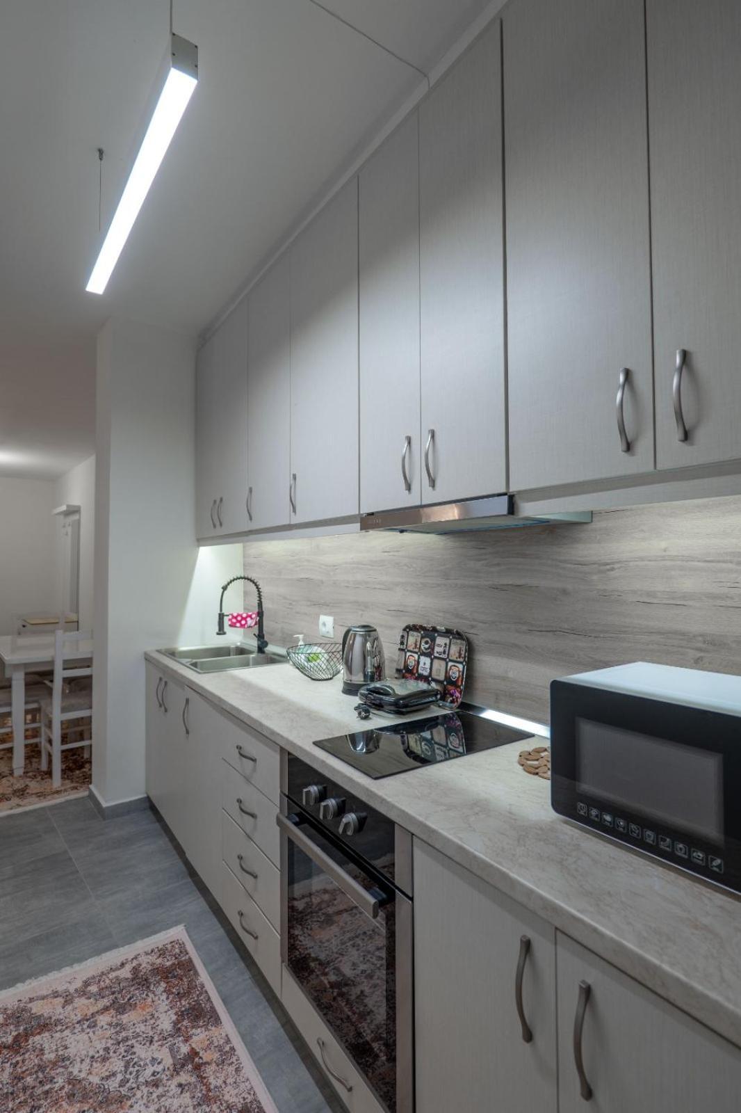 Esel Apartments Sarandë Exteriör bild