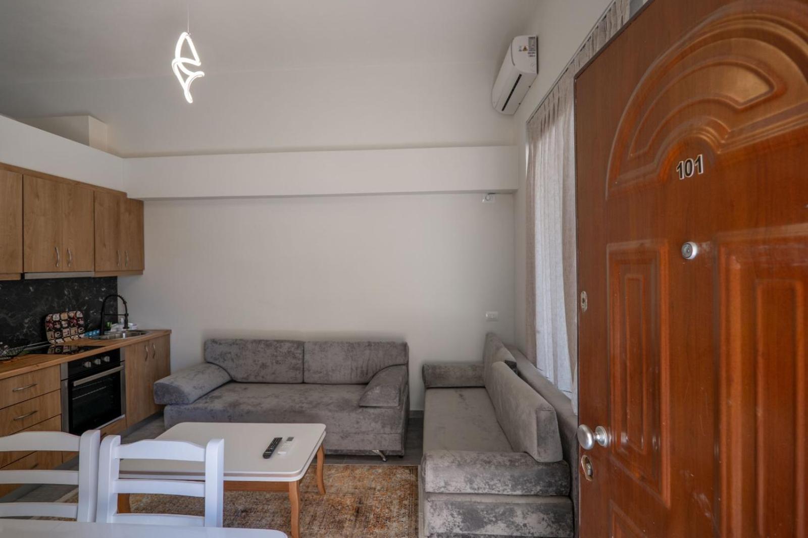 Esel Apartments Sarandë Exteriör bild
