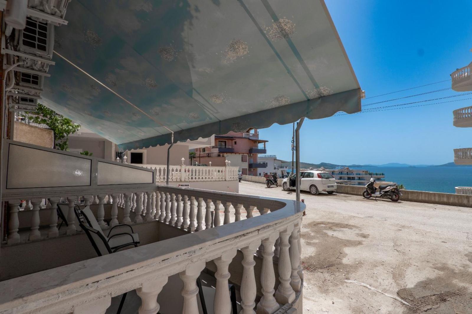 Esel Apartments Sarandë Exteriör bild