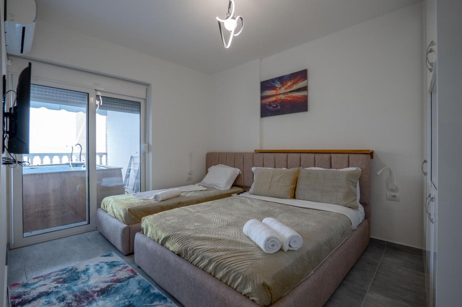 Esel Apartments Sarandë Exteriör bild
