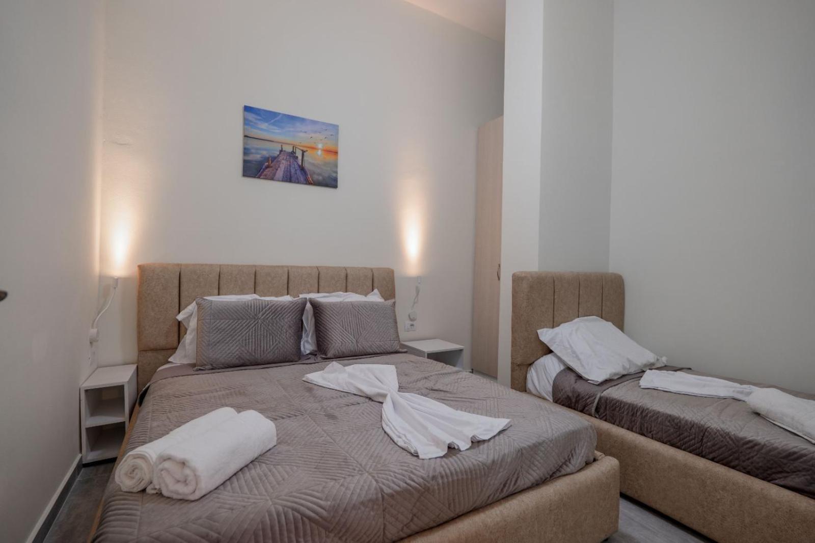 Esel Apartments Sarandë Exteriör bild