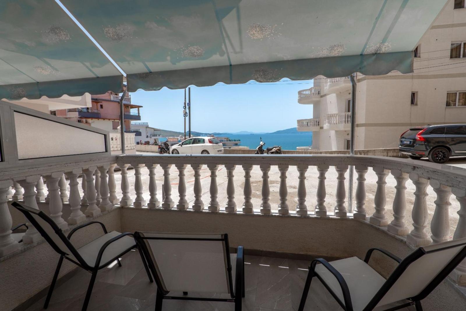 Esel Apartments Sarandë Exteriör bild