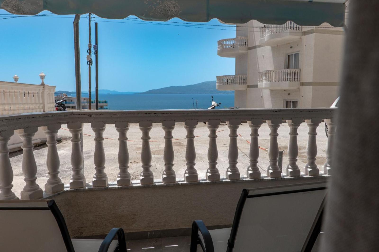 Esel Apartments Sarandë Exteriör bild