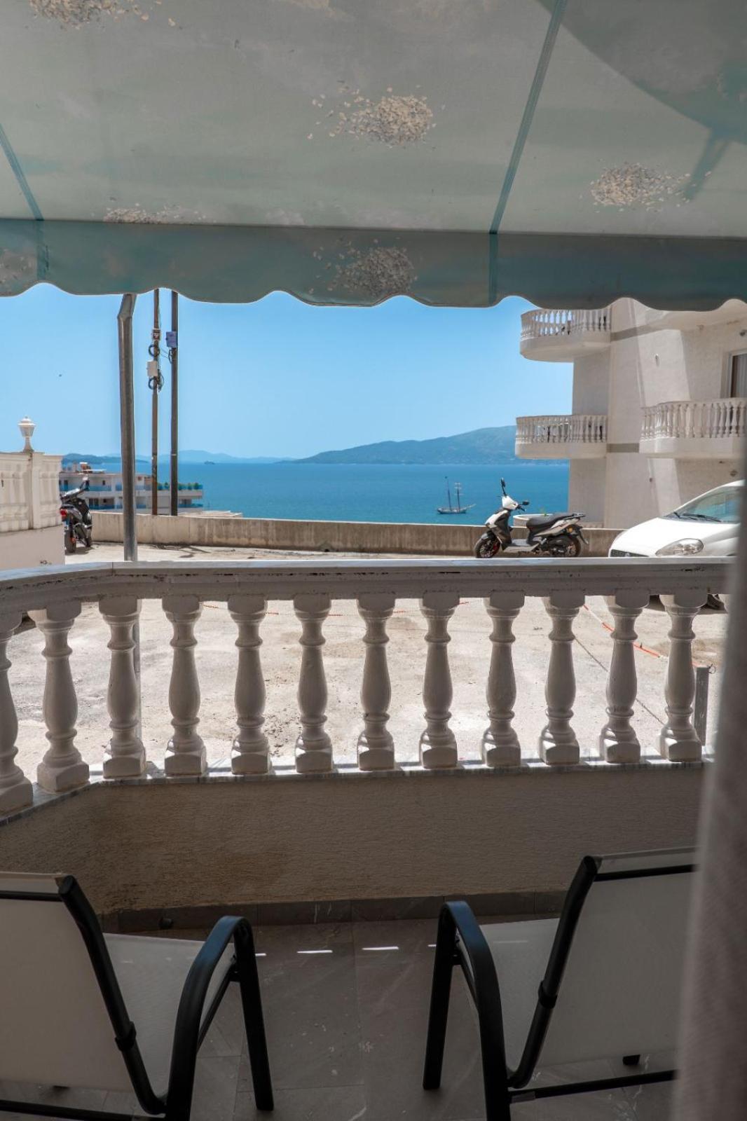 Esel Apartments Sarandë Exteriör bild