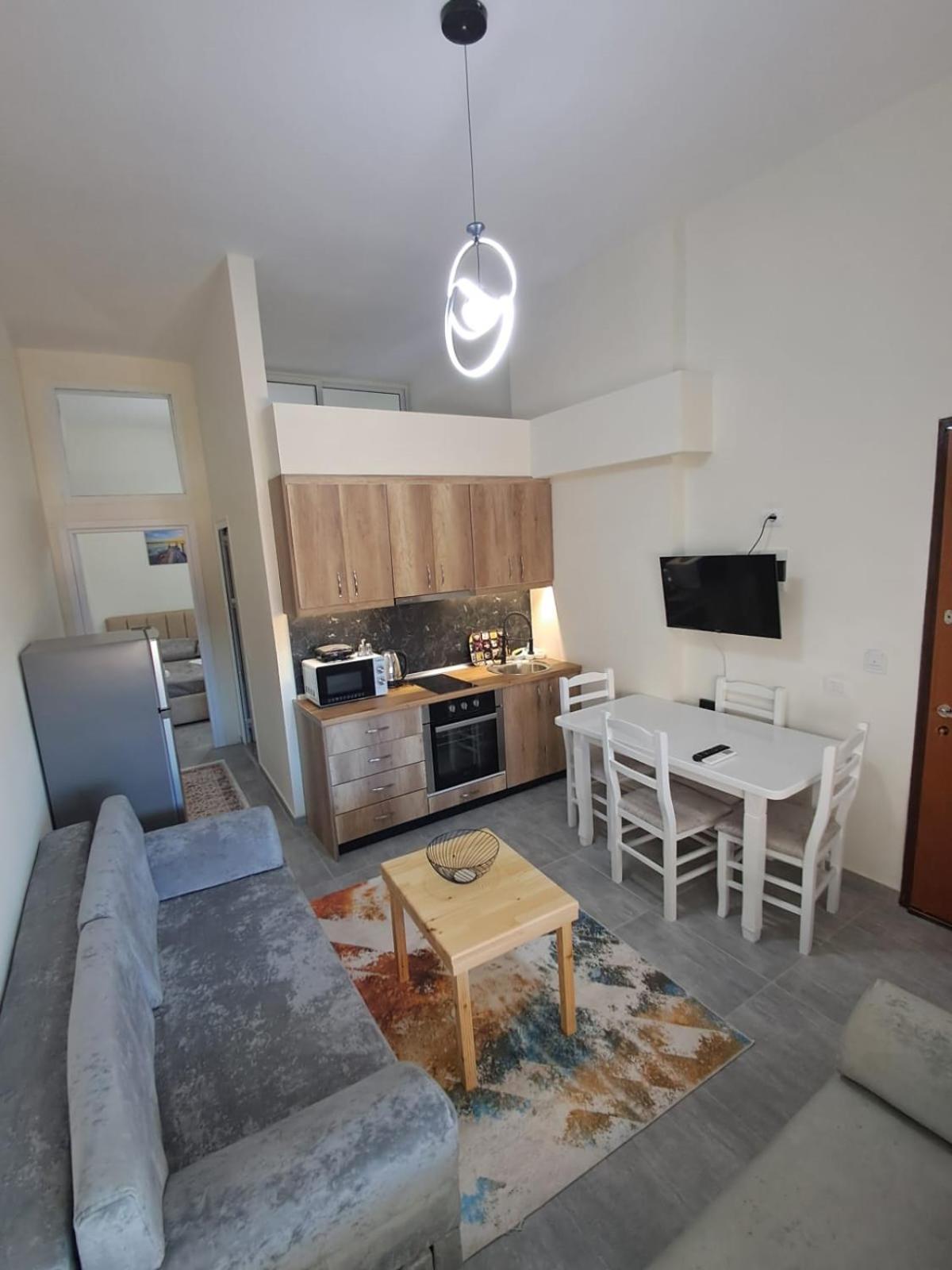 Esel Apartments Sarandë Exteriör bild
